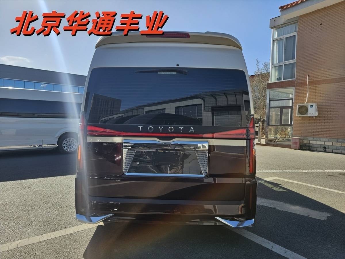 豐田海獅4s店2025款7座現(xiàn)車直降3.5萬