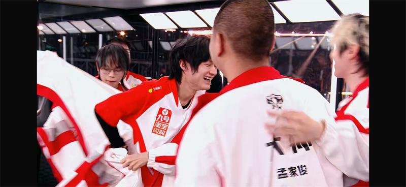 王朝加冕!成都AG超玩會鳥巢登頂2025KPL年度總冠軍